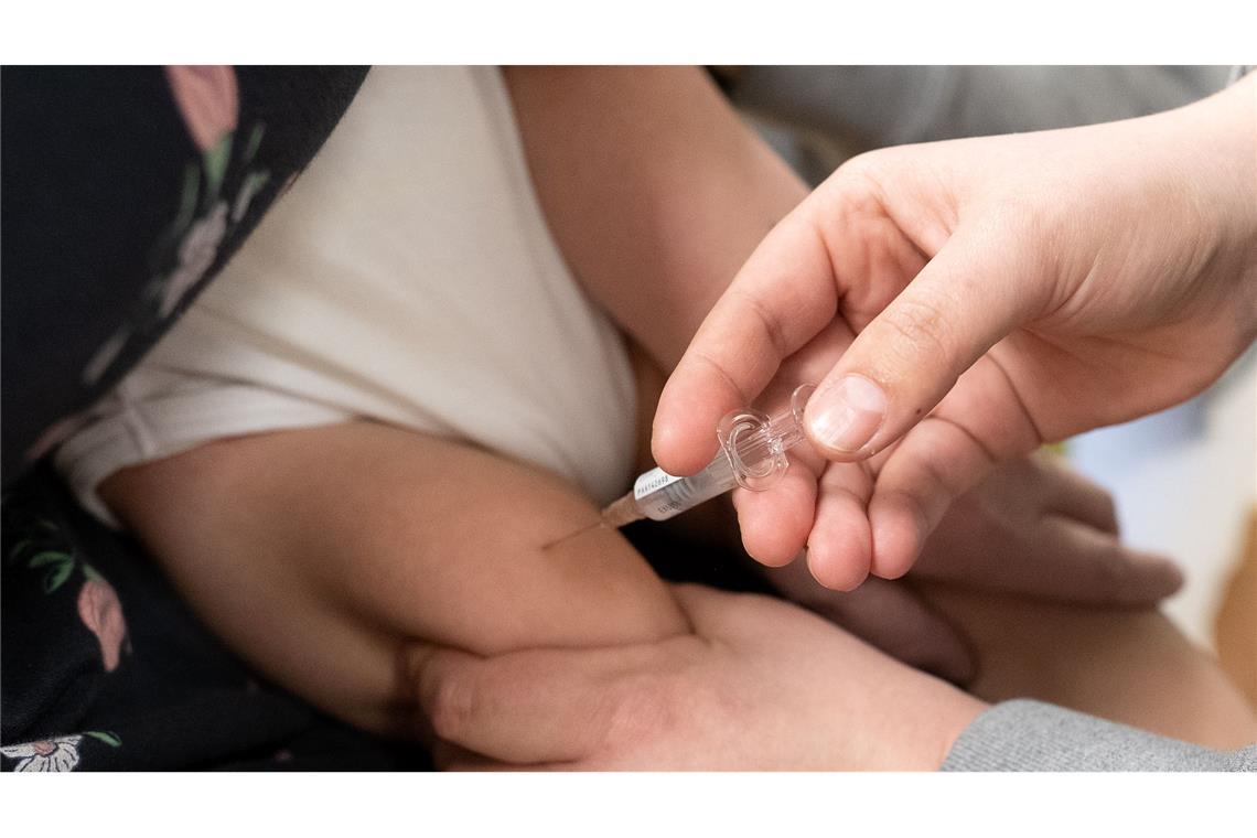 Polioviren in Abwasser weiterer deutscher Städte entdeckt Die Polio-Impfung gehört in Deutschland zu einer der Standardimpfungen bei Säuglingen (Symbolbild).