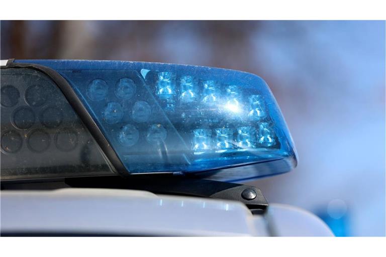 Die Polizei befragt Zeugen (Symbolbild).