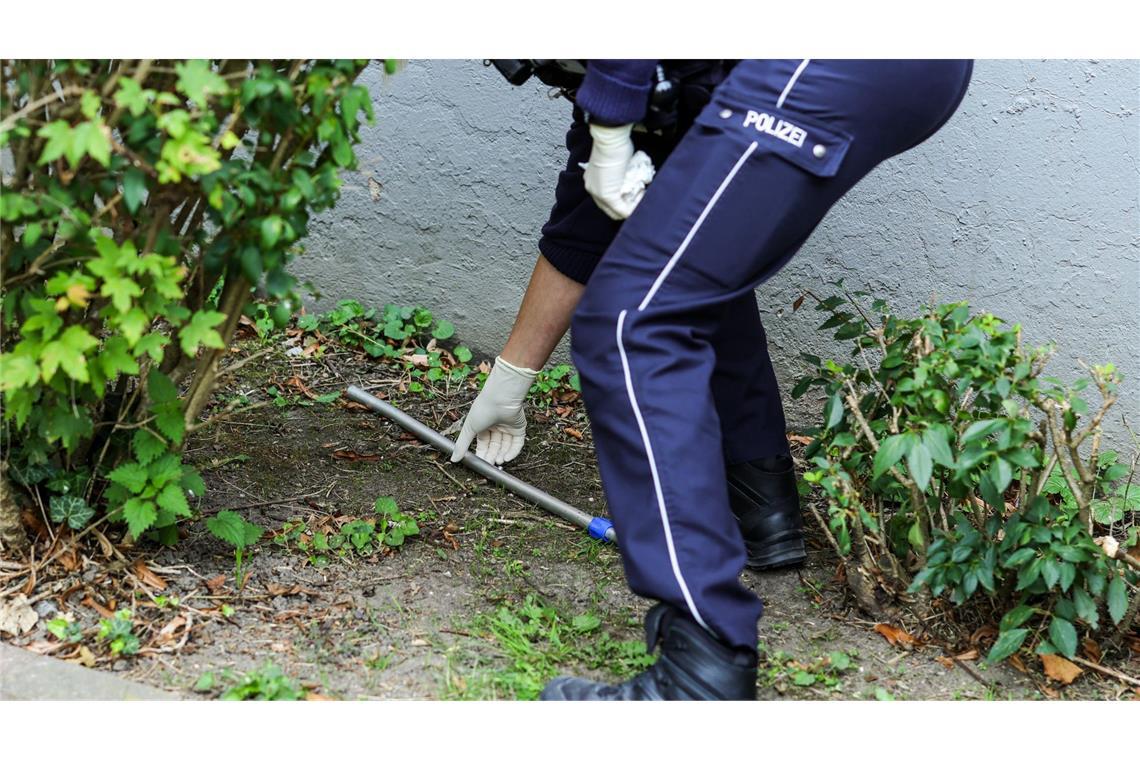 Die Polizei bei der Spurensuche.