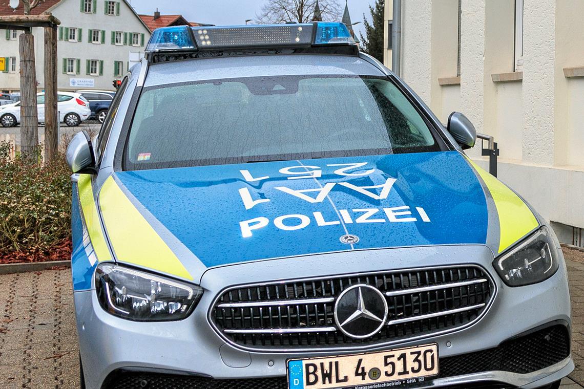 Auffahrunfall auf B14 mit drei beteiligten Fahrzeugen