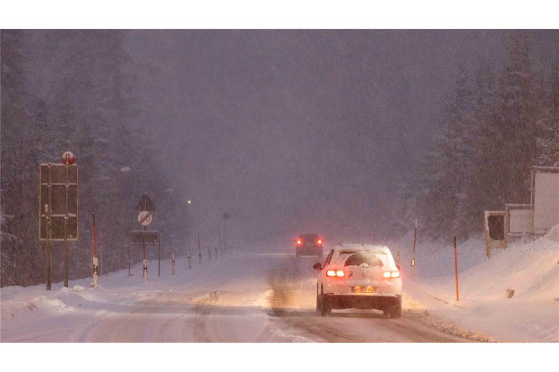 Starker Schneefall bremst Verkehr im Süden aus