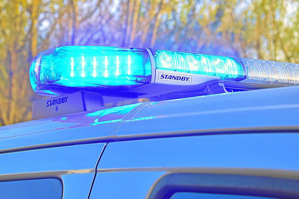 Toter aus See in Plüderhausen gezogen Die Polizei birgt am Mittwochmorgen eine Leiche aus dem Badesee. Symbolfoto: Tobias Sellmaier