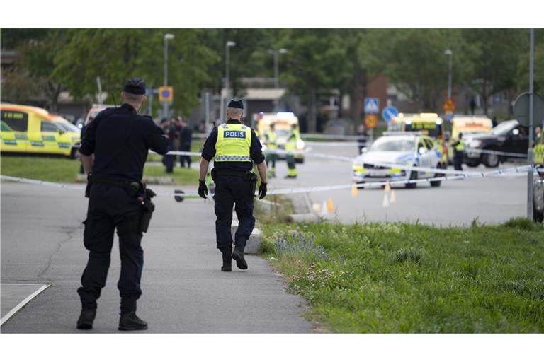 Die Polizei bittet die Öffentlichkeit, sich nicht dem Einsatzort zu nähern.