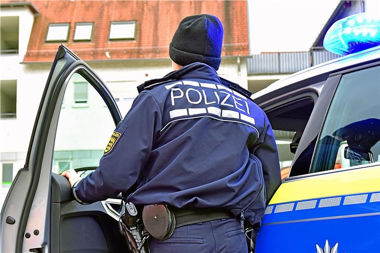 Die Polizei bittet um Zeugenhinweise. Symbolfoto: Tobias Sellmaier