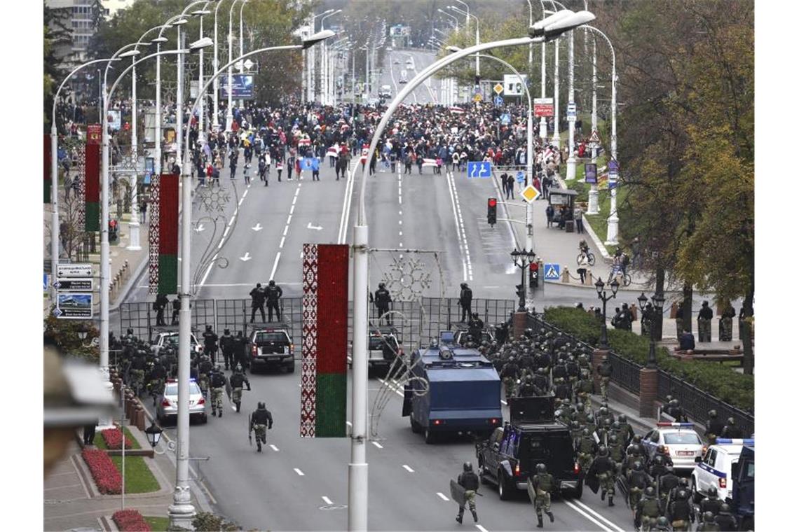 Polizei in Belarus setzt und Blend- und Lärmgranaten ein
