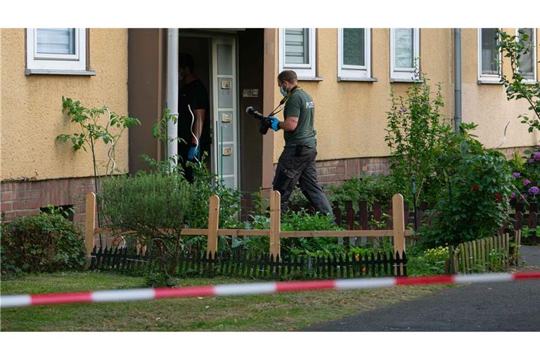 Die Polizei Dormagen fand am Freitagnachmittag in einer Wohnung eine 37-jährige Tote.