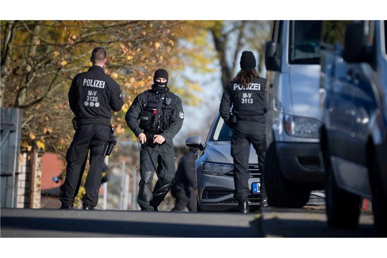 Die Polizei durchsuchte am Donnerstag erneut Häuser.