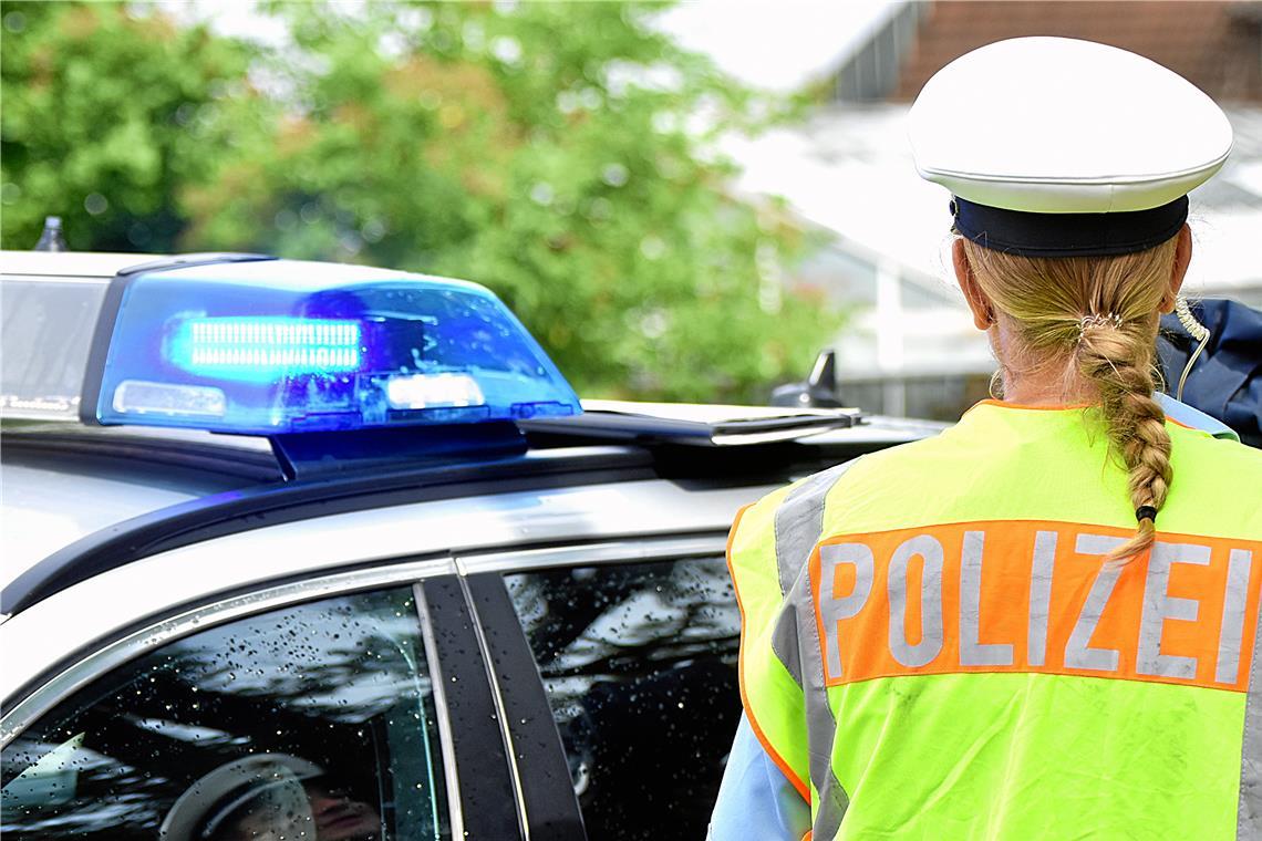 Betrunkener Autofahrer flüchtet nach Unfall