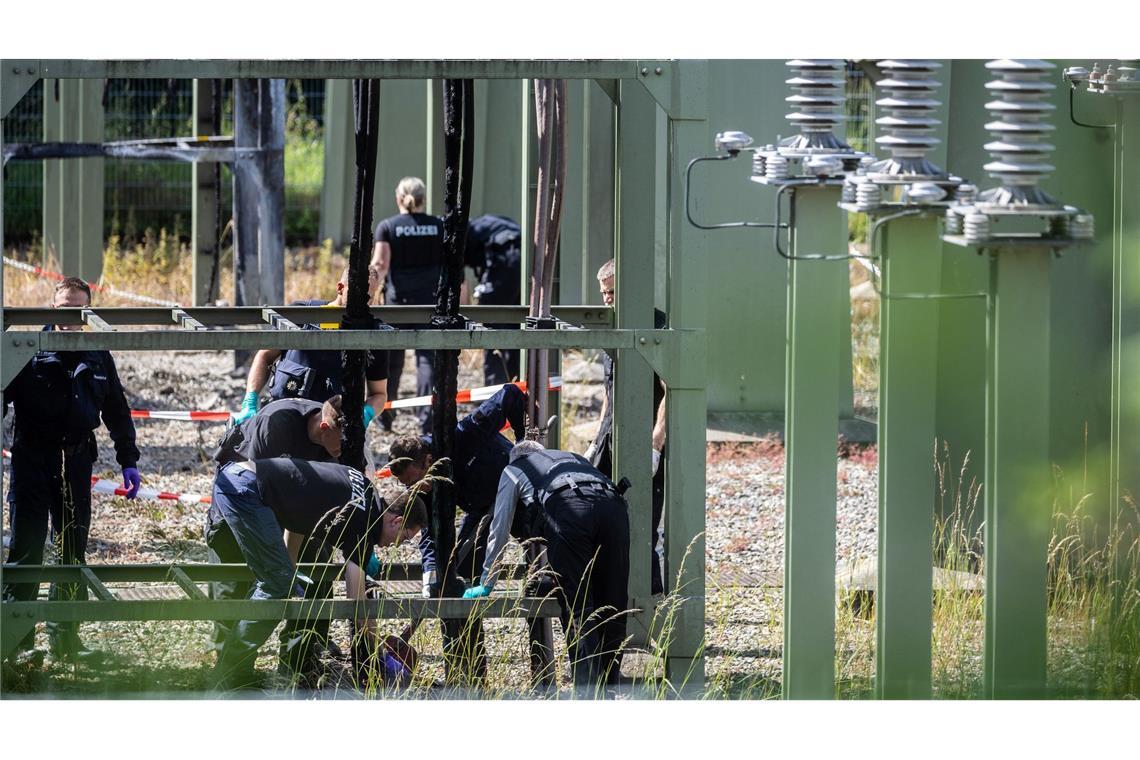 Die Polizei ermittelt nach dem Brand am Umspannwerk.