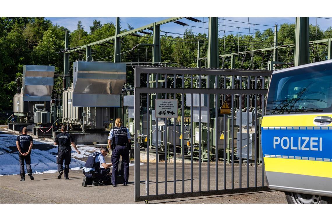 Die Polizei ermittelt nach dem Brand in einem Umspannwerk in Reutlingen.