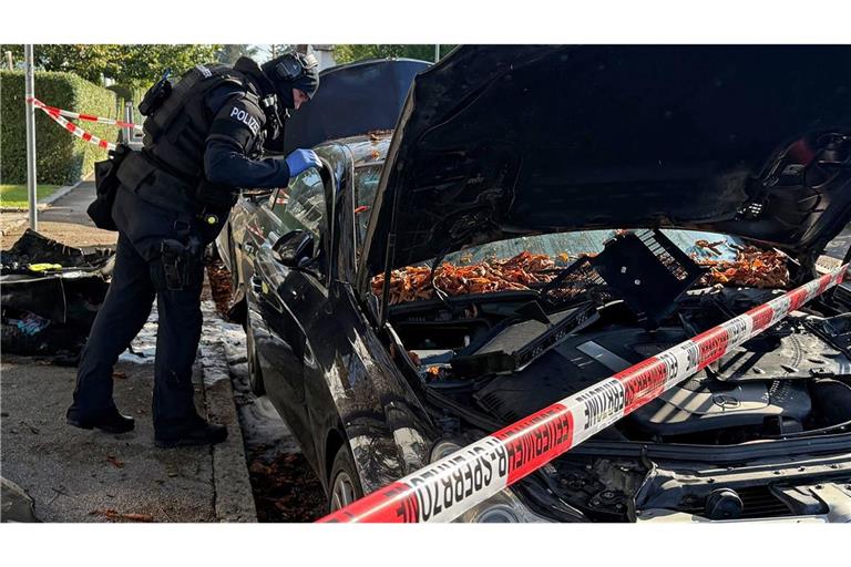 Die Polizei ermittelt nach einem Brand in München.