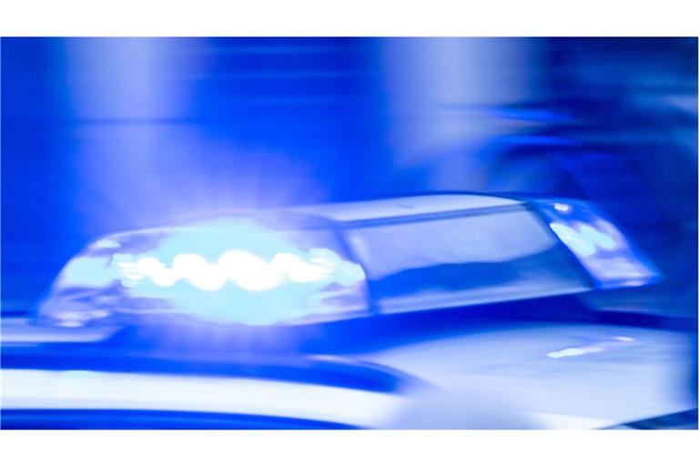 Die Polizei ermittelt unter anderem wegen Amtsanmaßung und Nötigung im Straßenverkehr (Symbolbild).