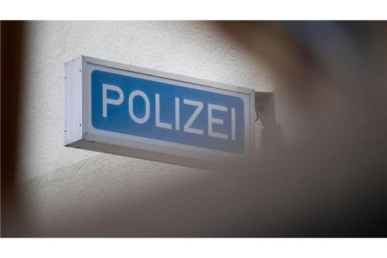 Die Polizei ermittelt wegen eines versuchten Tötungsdelikts. (Symbolbild)