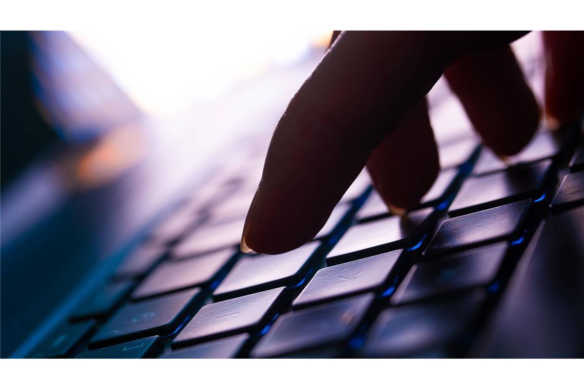 Die Polizei ermittelt wegen gewerbsmäßigen Betrugs (Symbolbild).