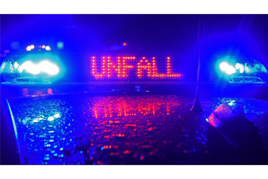 Die Polizei ermittelt zur Unfallursache. (Symbolbild)