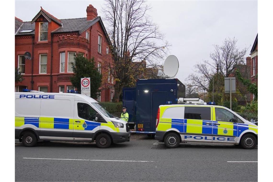 Taxi-Explosion in Liverpool - Verdächtige auf freiem Fuß Die Polizei geht davon aus, dass der Taxi-Fahrgast den Sprengsatz selbst bei sich trug. Foto: Peter Byrne/PA/dpa