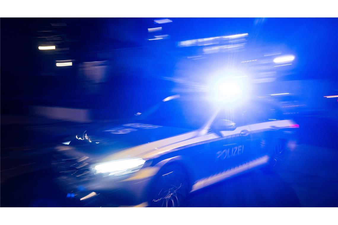 Drei tote Kinder und lebloser Mann in Mehrfamilienhaus entdeckt Die Polizei geht dem Verdacht eines Tötungsdelikts nach. (Symbolbild)