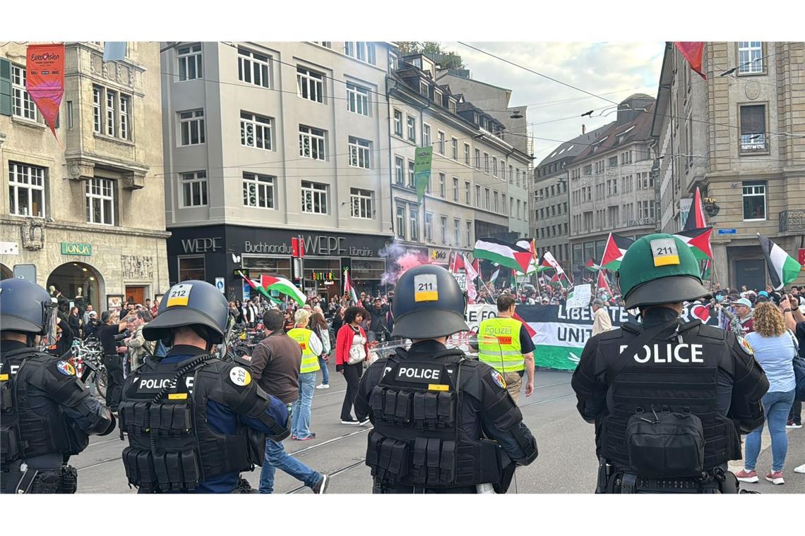 Anti-Israel-Demos in Basel vor dem Eurovision-Finale Die Polizei ging zunächst von 300 Teilnehmenden aus.