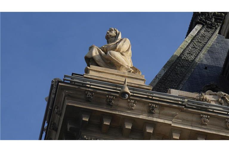 Louvre-Einbruch: Ermittler gehen mehr als 150 Spuren nach Die Polizei hofft die Louvre-Einbrecher dank zahlreicher Spuren zu fassen (Archivbild).