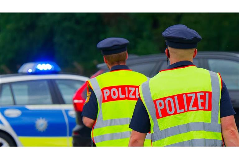 Die Polizei in Bayern ist bei Ermittlungen zu einem illegalen Autorennen vom Februar auf Videos von mindestens sechs weiteren Rennen gestoßen (Symbolfoto).