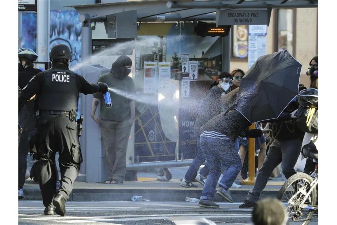 Amnesty wirft US-Polizei Menschenrechtsverletzungen vor Die Polizei in den USA wird von Amnesty International für „schwere Menschenrechtsverletzungen“ kritisiert. Foto: Ted S. Warren/AP/dpa/Archivbild