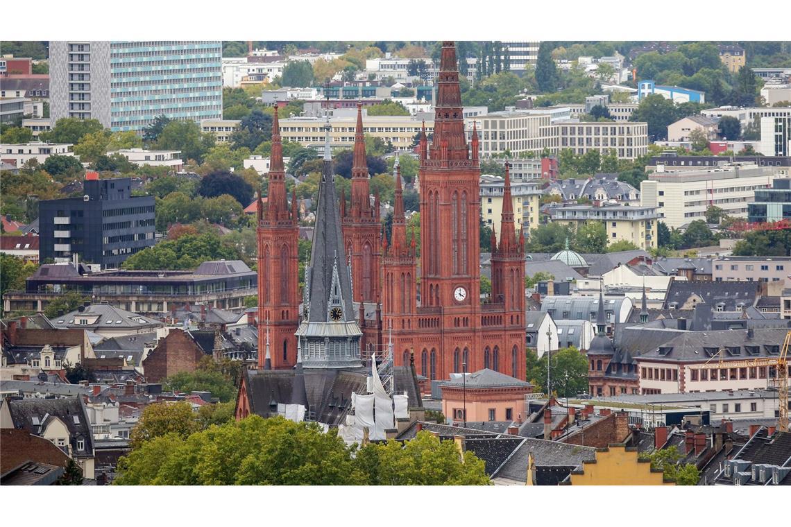 Die Polizei in Wiesbaden nahm nach einem Tötungsdelikt in der Innenstadt einen 38-Jährigen fest. (Symbolbild)