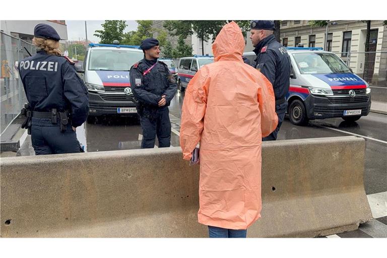 Die Polizei ist mit einem Großaufgebot im Einsatz.