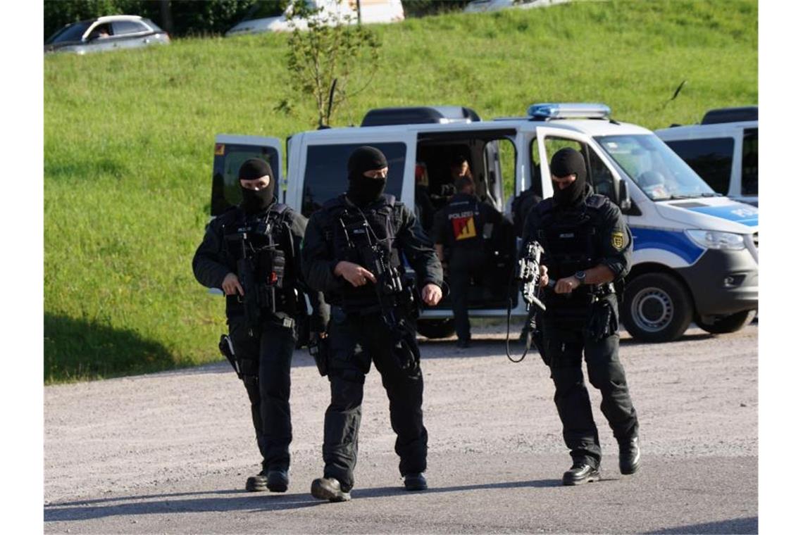 Suche in Oppenau geht weiter: Bewaffneter weiter flüchtig