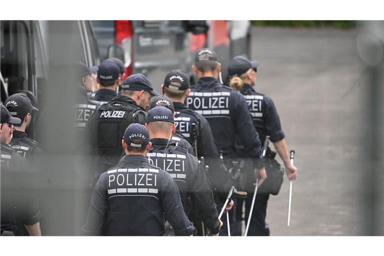 Die Polizei ist mit zahlreichen Kräften in Reutlingen vor Ort.