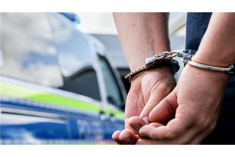Die Polizei konnte zwei Männer vorläufig festnehmen. (Symbolbild)