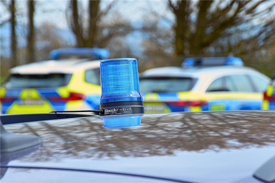 Die Polizei kontrollierte den Mann auf der Alten Bundesstraße. Symbolfoto: Tobias Sellmaier