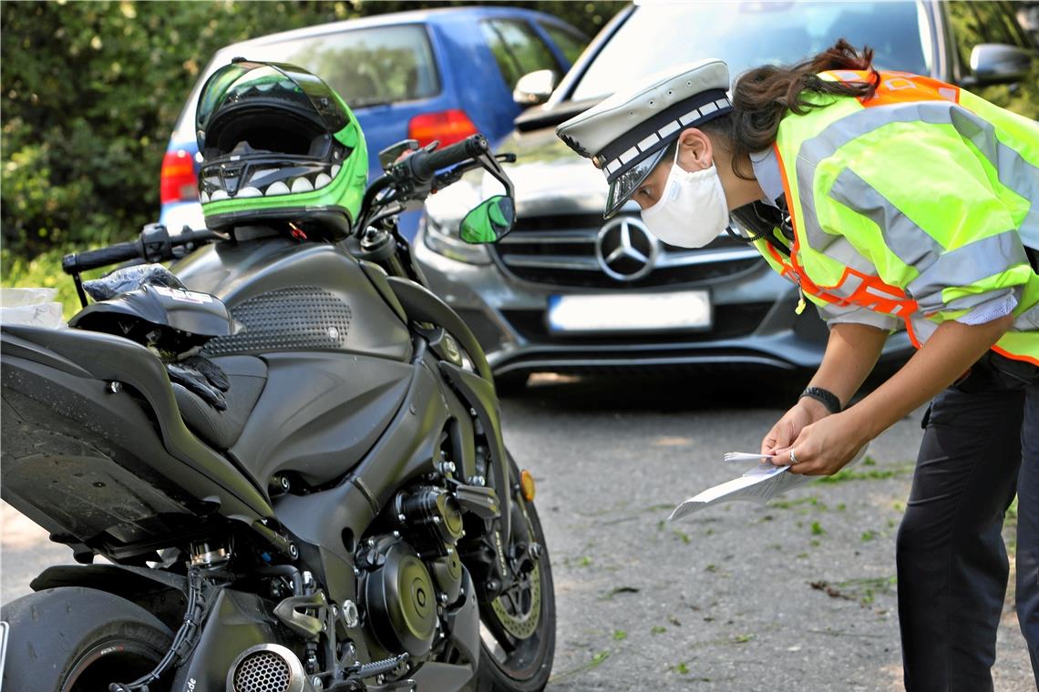 Motorradkontrollen am Maiwochenende Die Polizei kündigt auf den beliebten Motorradstrecken im Kreis Geschwindigkeitskontrollen an. Symbolfoto: G. Schneider