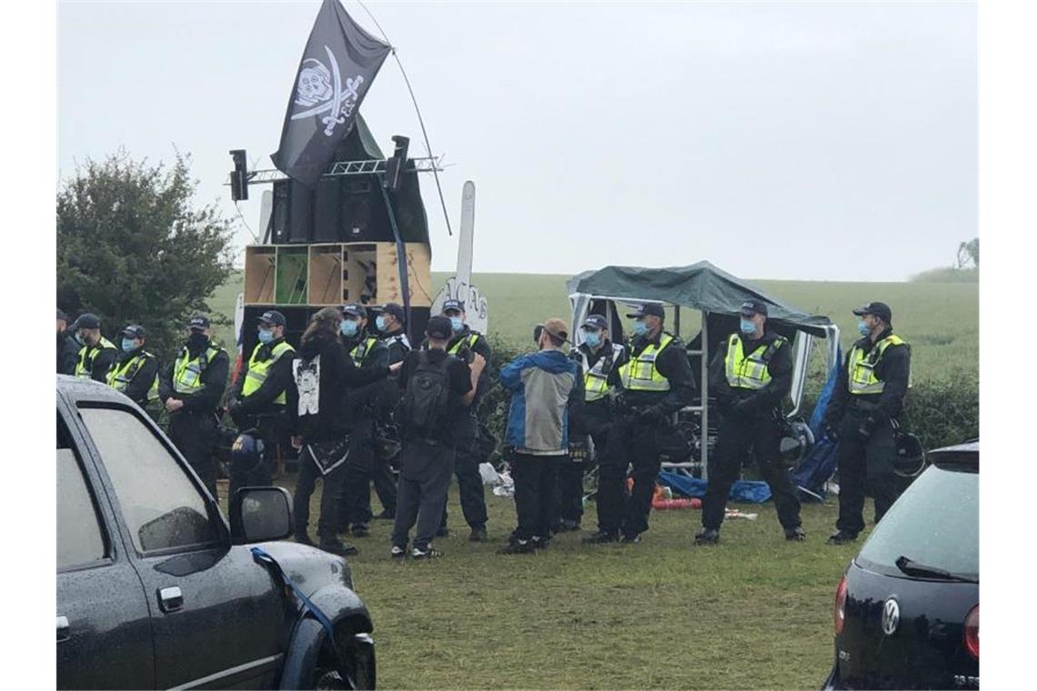 Die Polizei löste einen illegalen Rave im englischen Steyning auf. Foto: John O'sullivan/PA Media/dpa