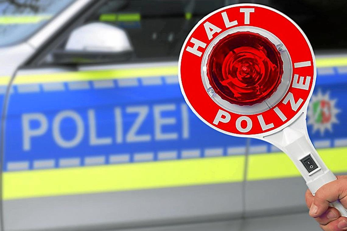 Die Polizei muss derzeit in einer ungewöhnlichen Sache ermitteln: Christbäume wurden vermutlich  mit stinkender Buttersäure besprüht. Symbolfoto: stock.adobe/Gerhard Seybert