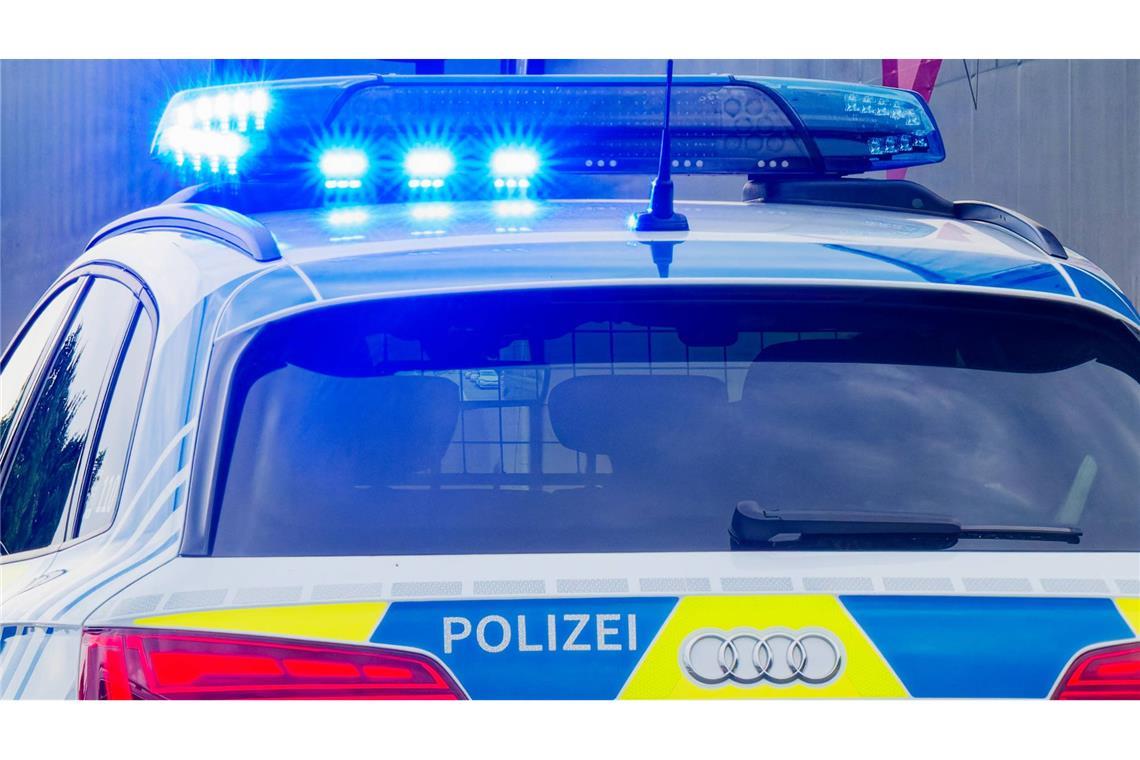 Mann verletzt mehrere Menschen mit Tierabwehrspray Die Polizei muss zu einem Fest ausrücken, da ein Mann mit einem Tierabwehrspray auf Besucher losgeht (Symbolfoto).