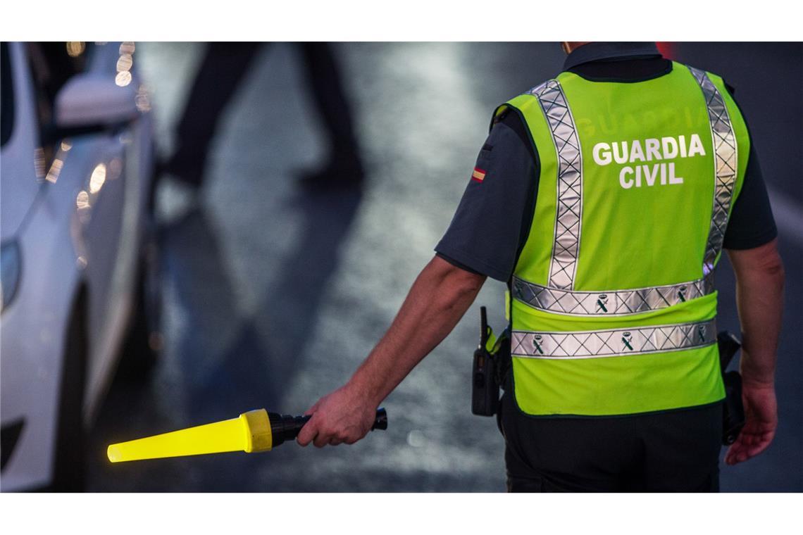 Passagiere in Panik – Busfahrer festgenommen Die Polizei nahm den Mann fest (Symbolbild).