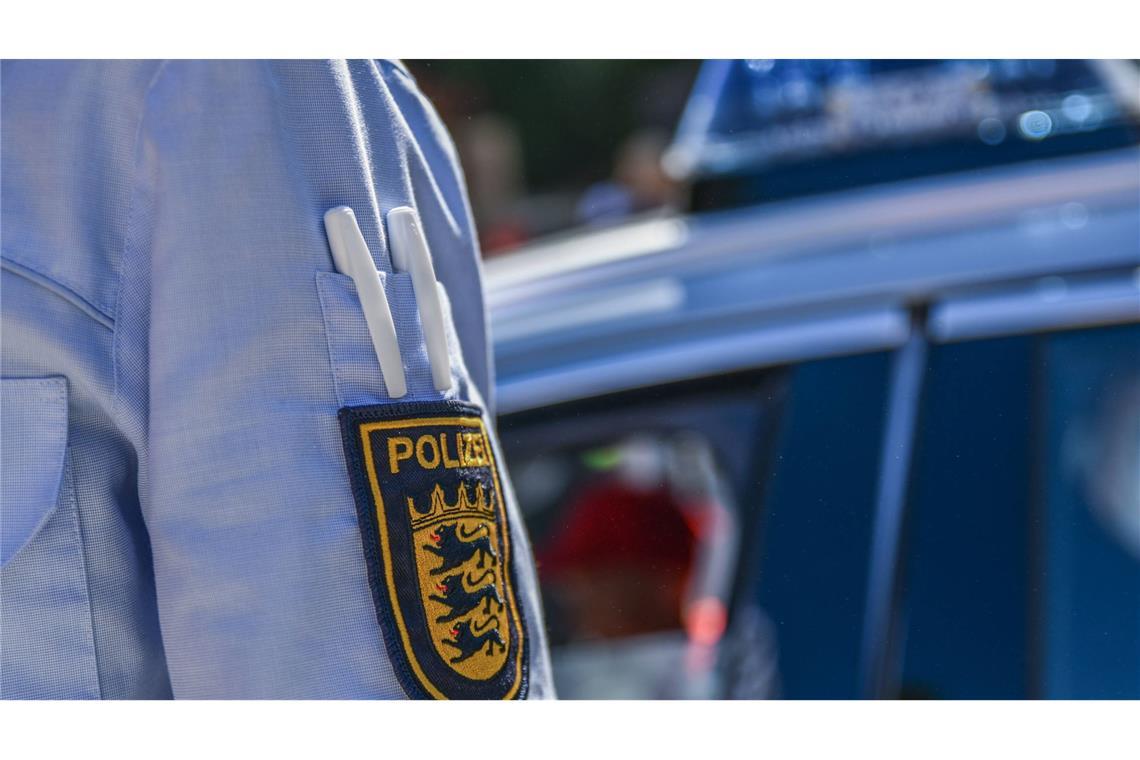 Mann schlägt Taxifahrer und will dann sein Taxi stehlen Die Polizei nahm den Mann fest (Symbolbild).