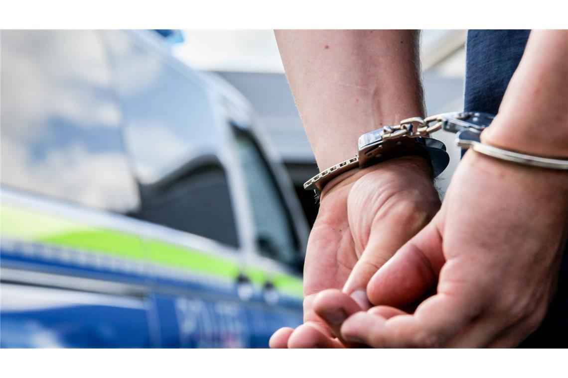 86-Jähriger in Park erstochen – Verdächtiger an Tatort festgenommen Die Polizei nahm einen Tatverdächtigen fest. (Symbolbild)