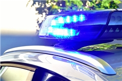 Die Polizei nimmt dem Verursacher sofort den Führerschein ab. Symbolfoto: Tobias Sellmaier