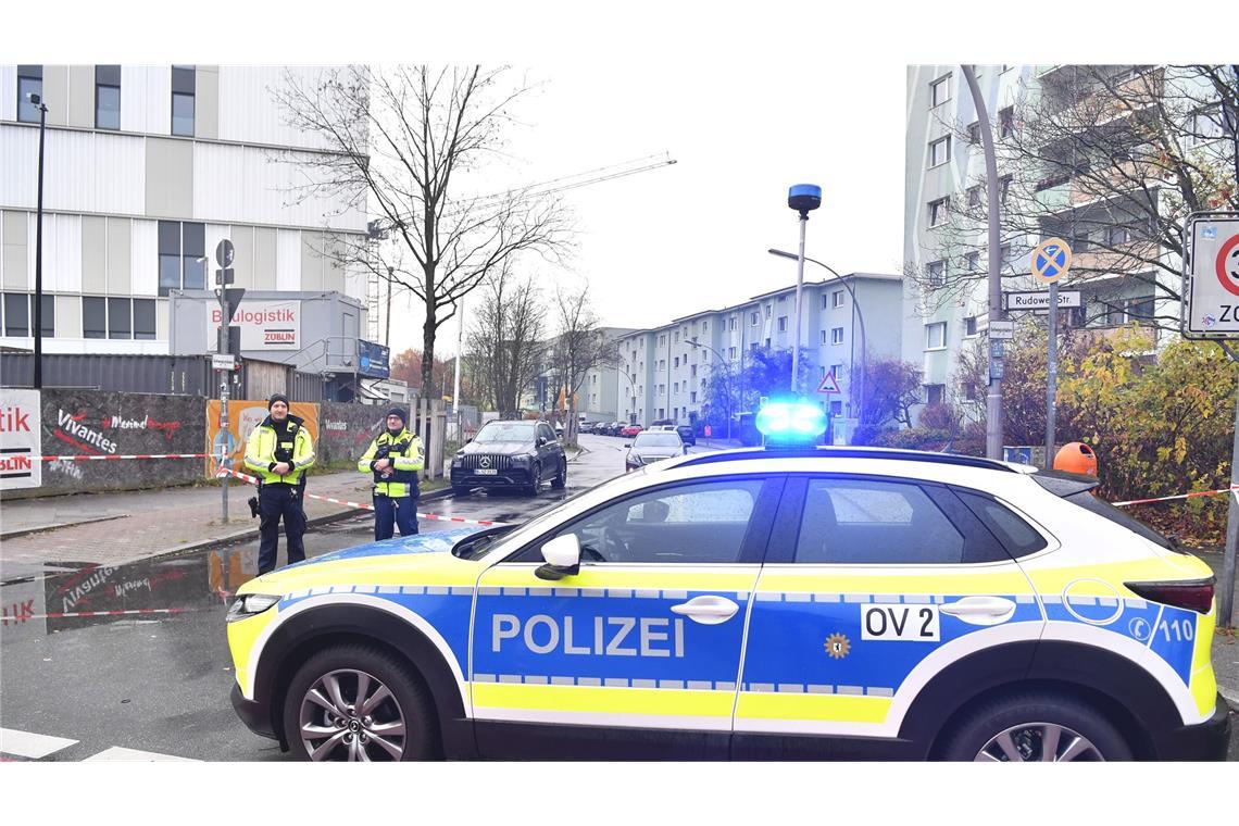 Die Polizei prüft, ob Extremisten hinter den Angriffen stecken.