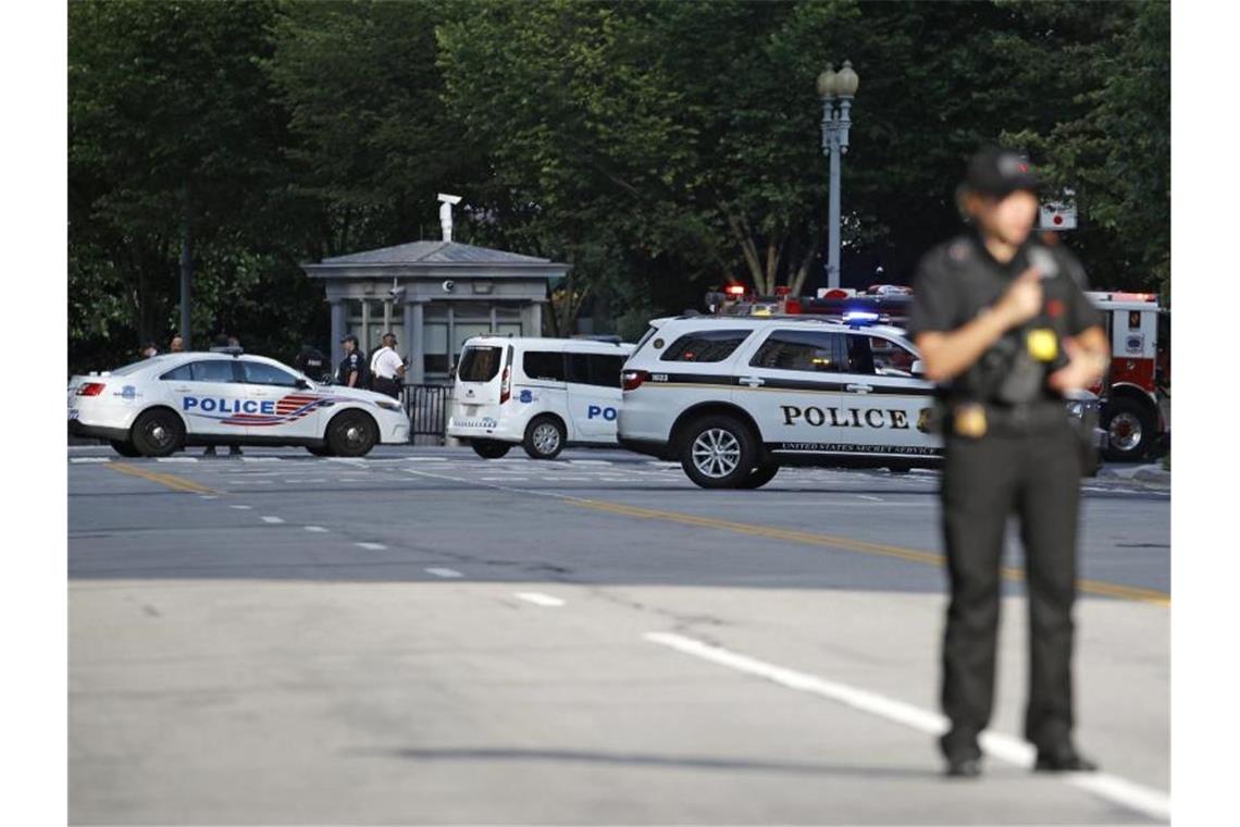 Die Polizei sichert die Zufahrtswege zum Weißen Haus ab. Foto: Patrick Semansky/AP/dpa