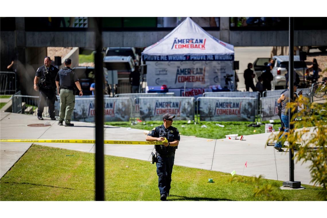 "Politisches Attentat": Einflussreicher Trump-Anhänger tot Die Polizei sperrt das Gelände ab, nachdem auf Kirk geschossen wurde.