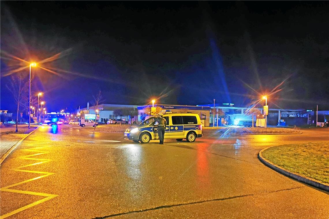 Gasaustritt
bei Tankstelle Die Polizei sperrte die Straßen im Umfeld von 300 Meter vorsichtshalber ab.Foto: 7aktuell/Kevin Lermer