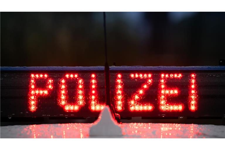 Elf Menschen im Achtsitzer – Polizei stoppt überladenes Auto Die Polizei stoppte das überladene Auto. (Symbolbild)