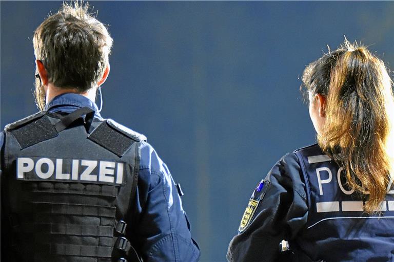 Die Polizei sucht nach dem Unbekannten. Symbolfoto: Tobias Sellmaier