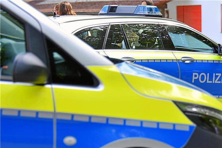 Die Polizei sucht nach Zeugen, die etwas über den Vorfall berichten können. Symbolfoto: Tobias Sellmaier