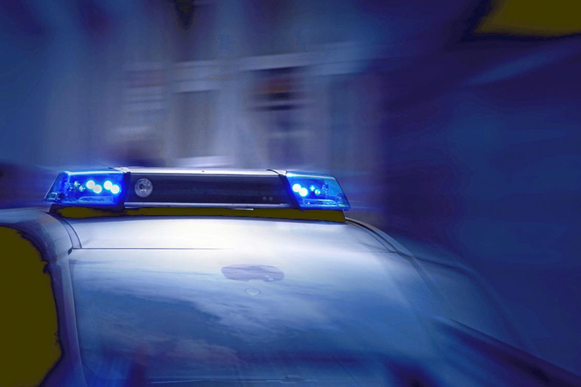Autofahrer flieht nach Unfall am Zebrastreifen Die Polizei sucht nach Zeugen, die Hinweise zu dem flüchtigen Fahrer geben können. Symbolfoto: pattilabelle/stock.adobe.com