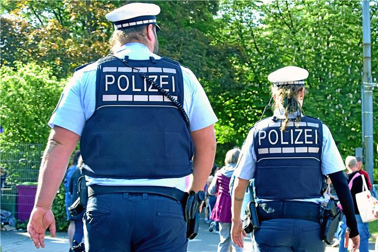 Die Polizei sucht nach Zeugen. Symbolbild: Tobias Sellmaier