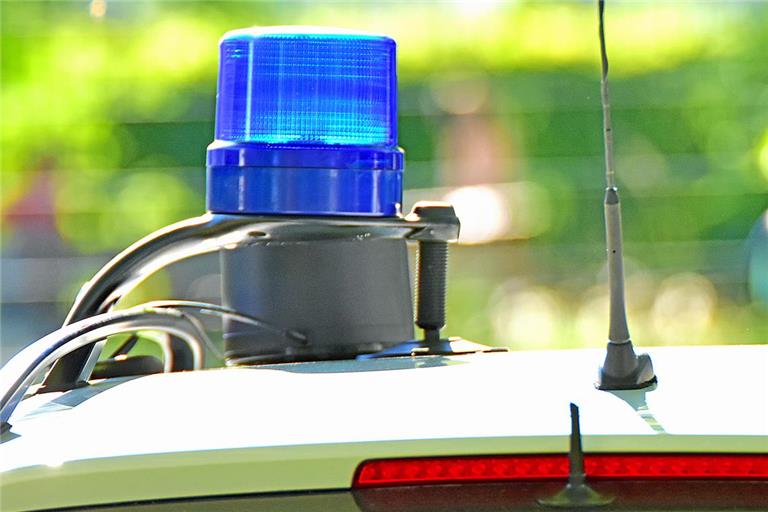 Die Polizei sucht nach Zeugen. Symbolbild: Tobias Sellmaier