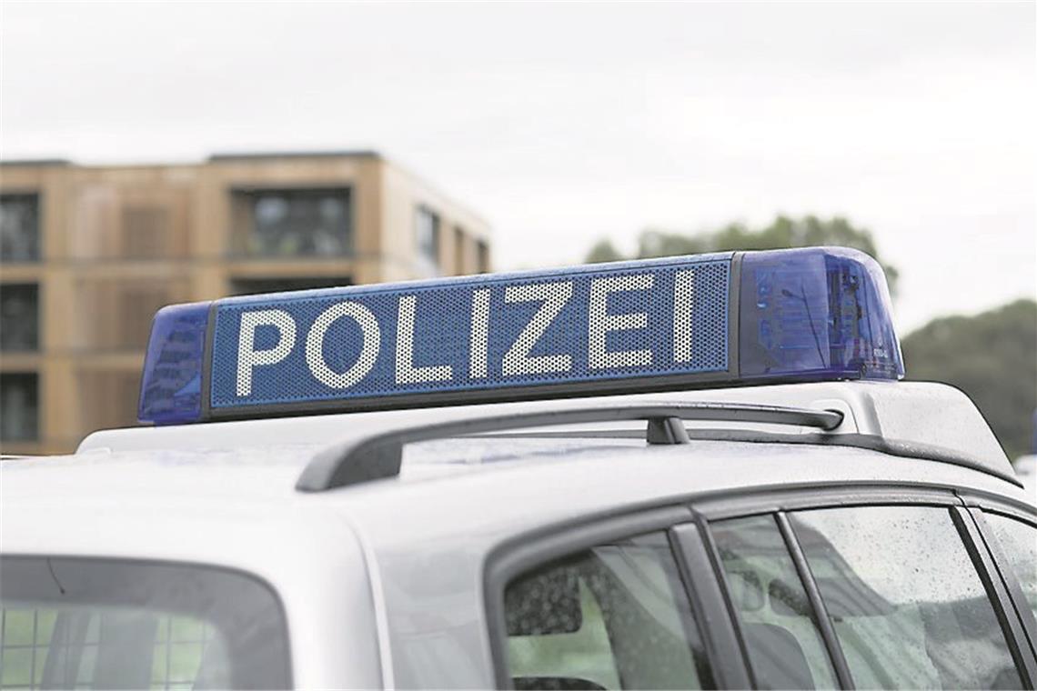 Die Polizei sucht nach zwei Männern, die den Fahrpreis nicht bezahlten. Symbolfoto: stock.adobe